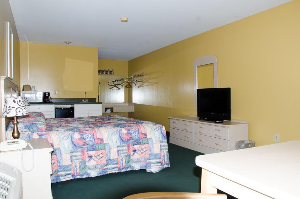 Key West Inn - Childersburg Room photo